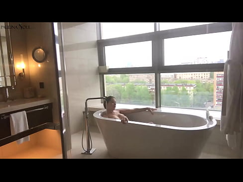 ❤️ Bebé tremendo A masturbar-se apaixonadamente na sua rata na casa de banho ❌ Porno fb em nós ❌️